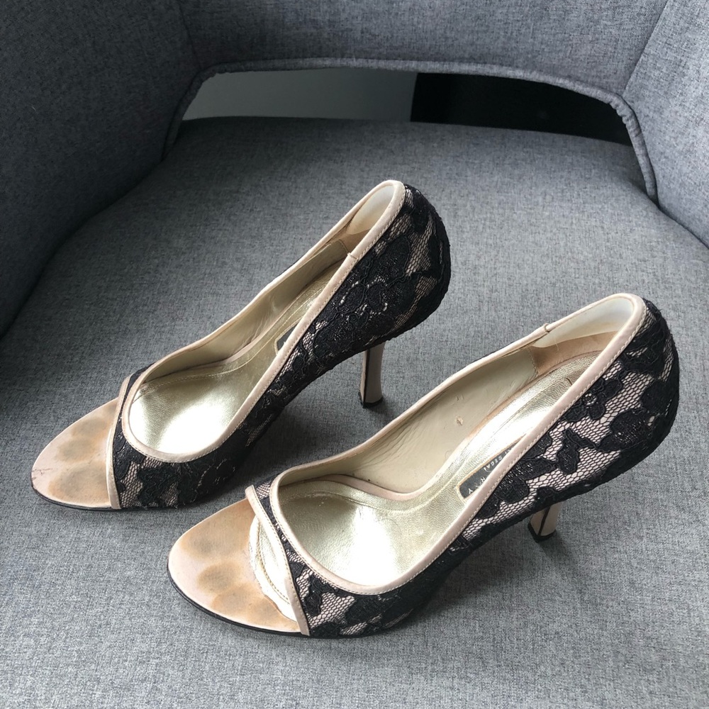 Laundry by Shelli  Segal lace heels